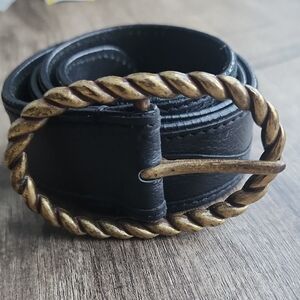 Elegant Black Leather Belt with Gold Twist Buckle